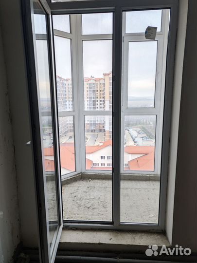 Продам пластиковые окна и двери балкон б/у от заст