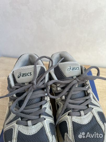 Кроссовки asics