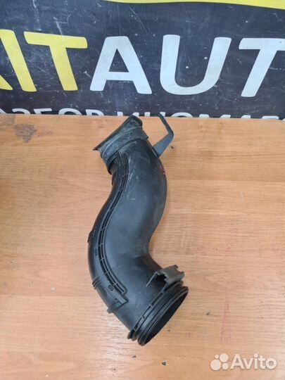 Патрубок воздушного фильтра Kia Mohave 2 D6EB