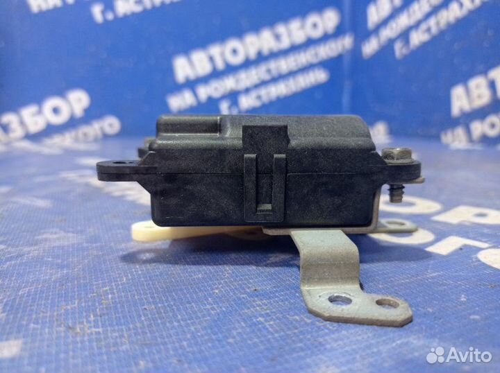 Моторчик заслонок отопителя Nissan Cefiro A33