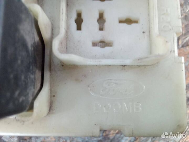 Блок предохранителей Ford Focus (1998 - 2001)