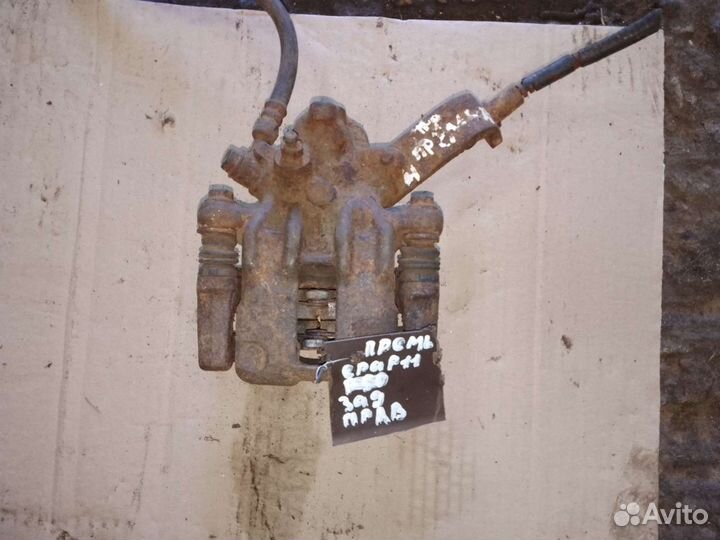 Суппорт задний правый Nissan Primera p11