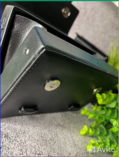 Сумка-слинг для мужчин из кожи