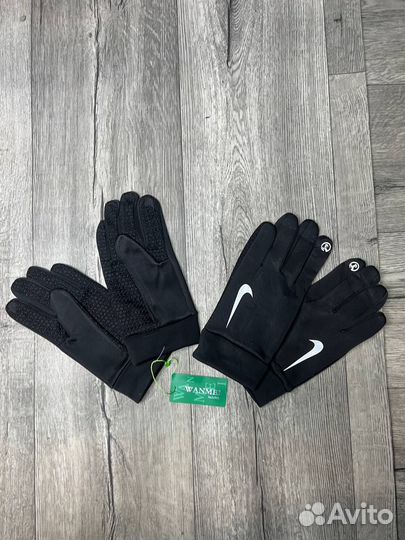 Перчатки Nike