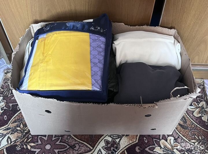 Коробка с одеждой