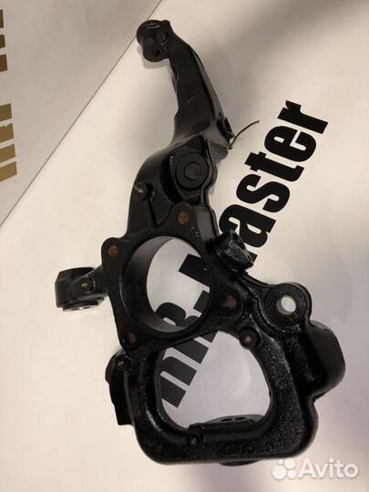 Кулак поворотный левый Land Rover Discovery 4