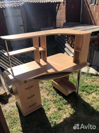 Компьютерный стол