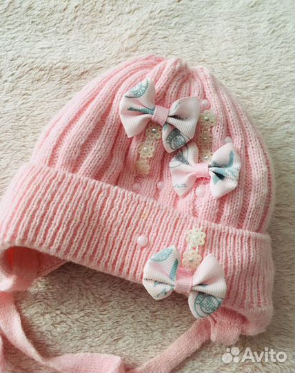 Демисезонная шапочка для новорожденной
