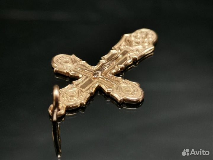 Золотой крест 585 пробы, массой 2.3 грамма