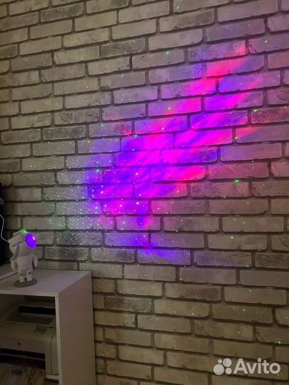 Космонавт Проектор