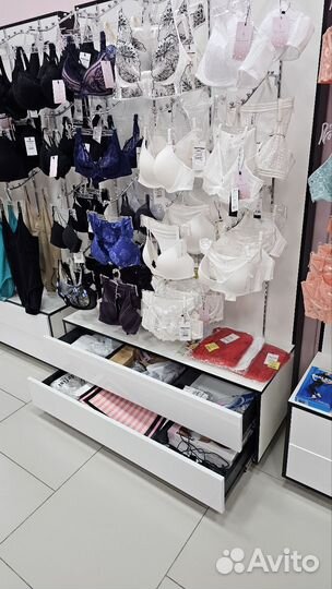 Стеллажи, стол кассовый (ресепшн)