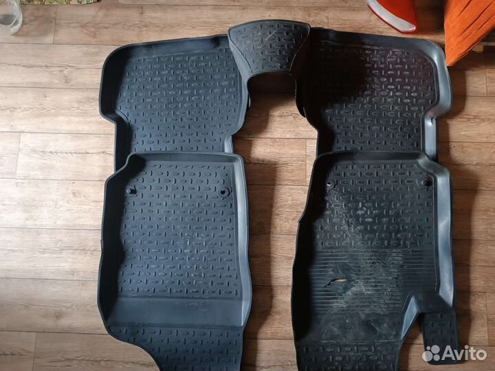 Автомобильные коврики резиновые б/ у
