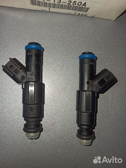 Форсунка топливная Mazda 3 / 5 / 6 LF0113250A New