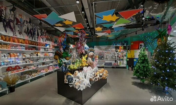 Магазин канцтоваров с полным штатом сотрудников