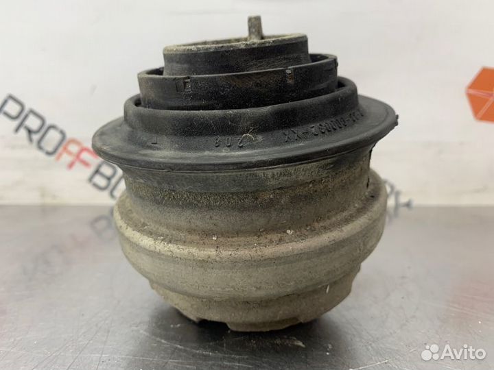 Подушка крепления двигателя левая Mercedes E-Class