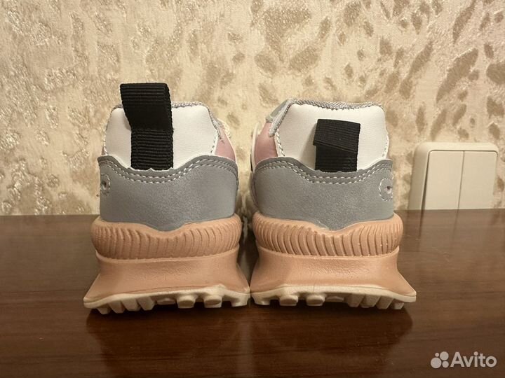 Кроссовки для девочки новые 25 размер