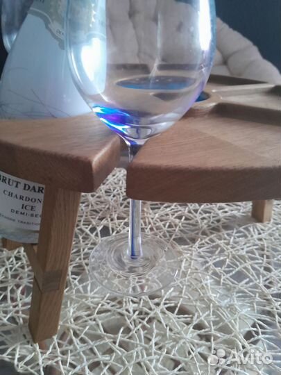 Винный столик из дуба