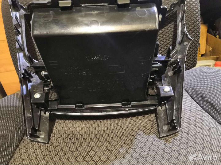 Подаётся атомагнитола на subaru legasy outback