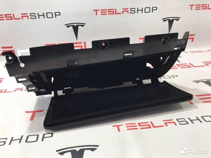Бардачок Tesla Model S 2015 1035104-00-B