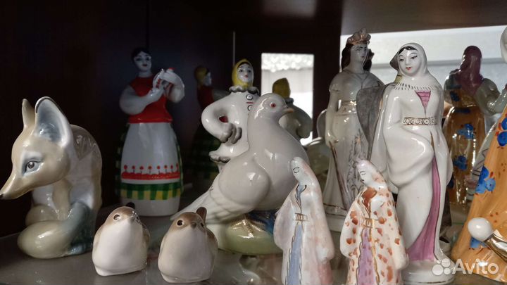 Статуэтки листайте