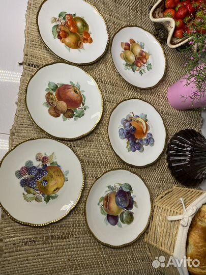 Тарелки с фруктами