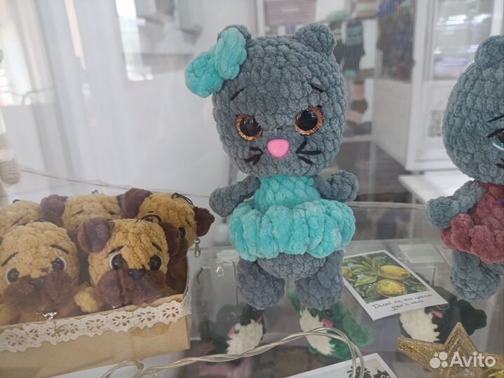 Вязаная игрушка кошка