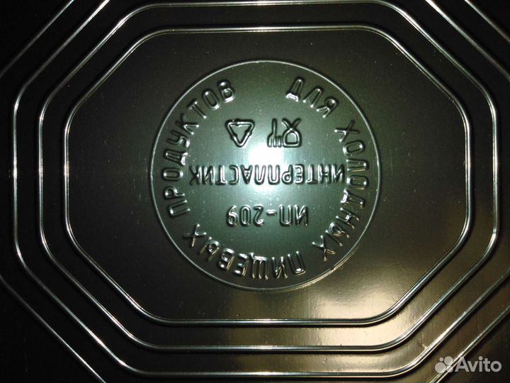 Пластиковая коробка