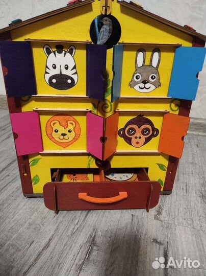 Бизиборд домик