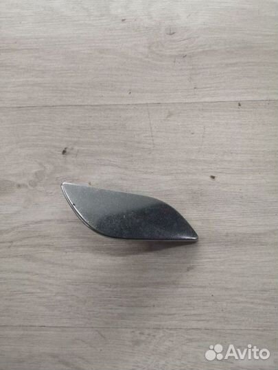 Крышка омывателя фары правая Skoda Superb