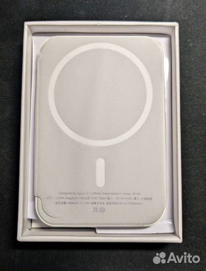 Apple MagSafe battery pack