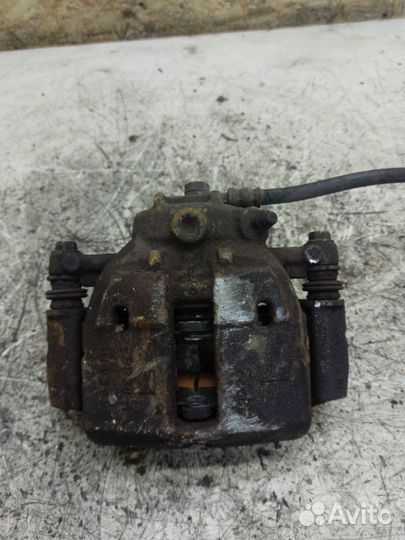 Тормозной суппорт передний левый Mitsubishi Colt