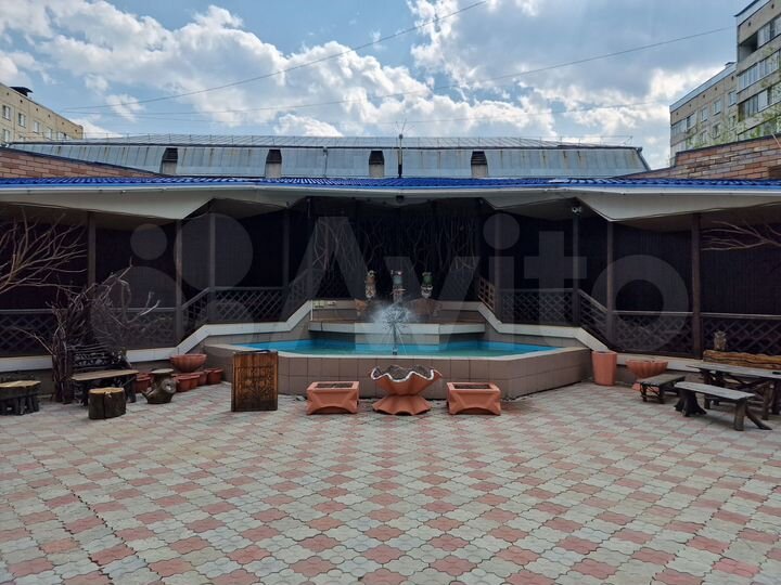 Дом 940,8 м² на участке 20 сот.