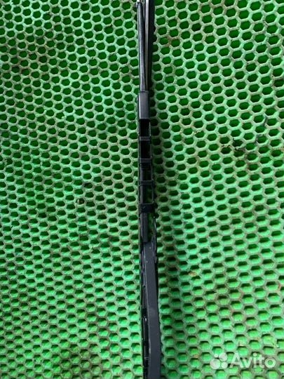 Щеткодержатель правый Renault Logan K7M710 2008