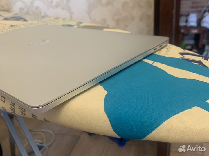 Apple MacBook Pro 15' 2017/16/512/radeon PRO 560