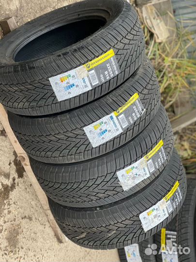 Roadmarch Winter XPro 888 225/55 R16 94H