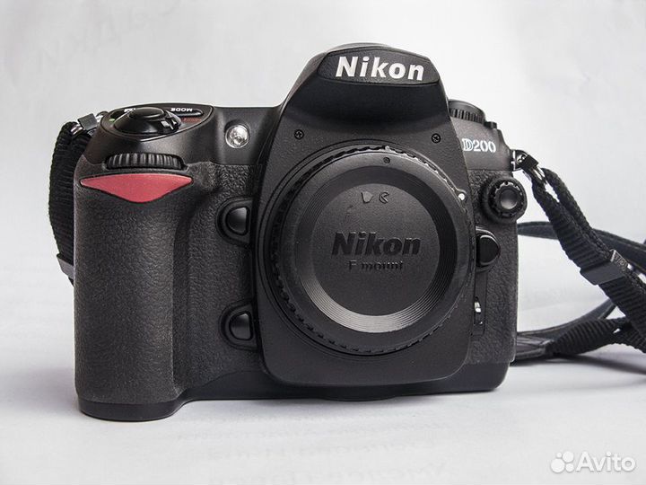 Зеркальная камера Nikon D200 в комплекте