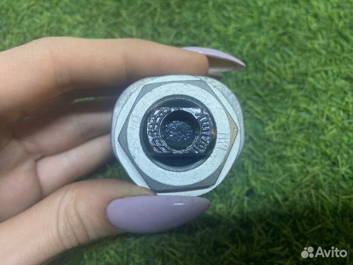 Ограничитель двери багажника правый Bmw X5 E53