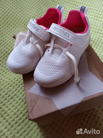 Кроссовки для девочки