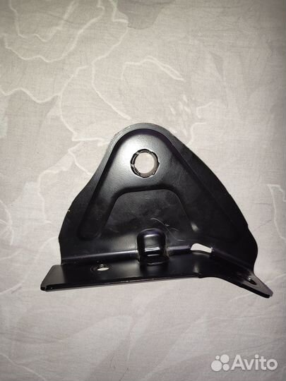 Кронштейн заднего сидения Ford Focus 3