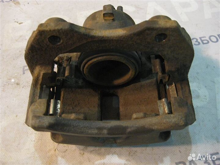 Суппорт тормозной передний левый Nissan Primera