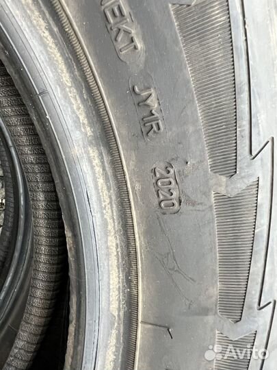 Goodyear UltraGrip Ice 215/60 R17 96T