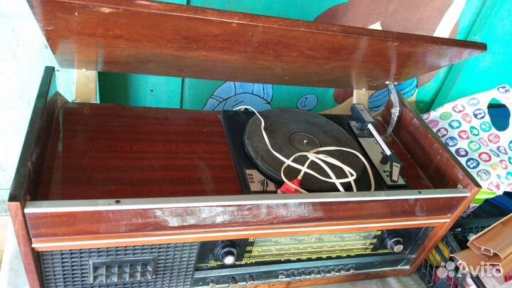 Ретро радио приёмник в отличном состоянии