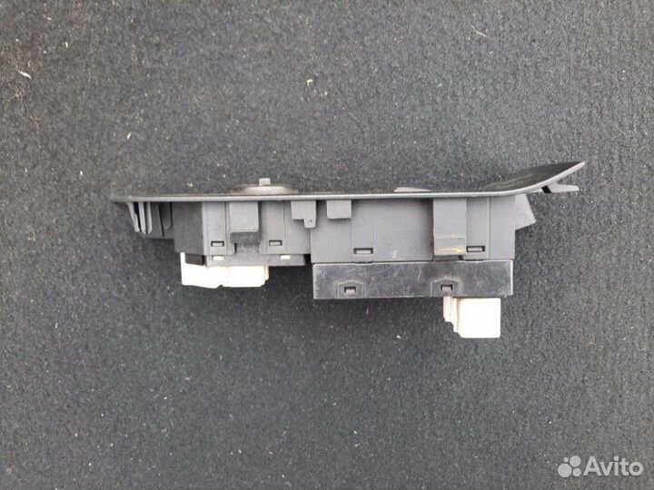 Блок управления стеклоподъемниками передний левый