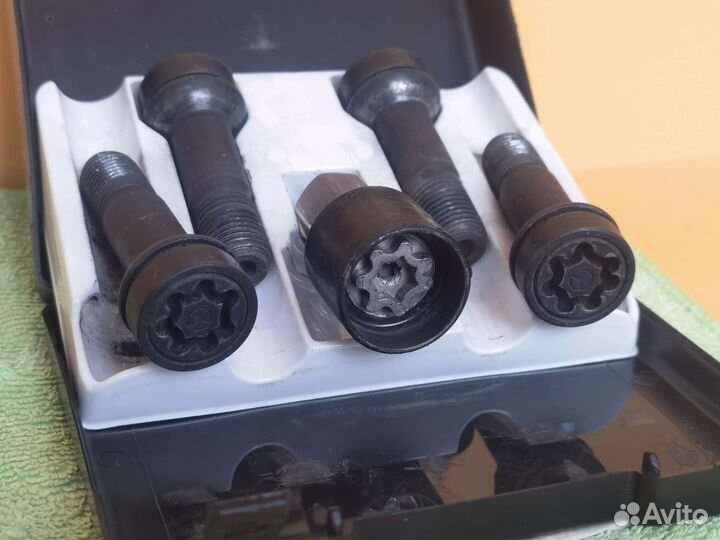 Оригинальные секретки для колес Mercedes-Benz