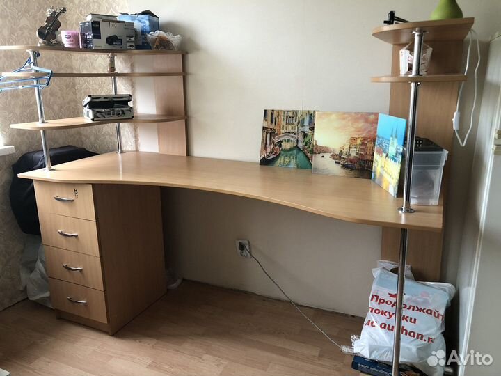 Письменный стол