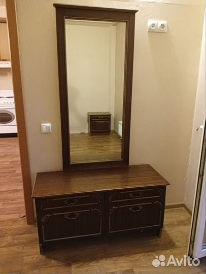Тумбочка прикроватная и тумба с зеркалом