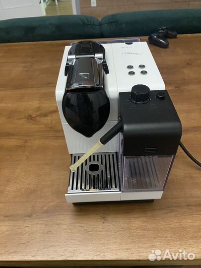 Кофемашина DeLonghi Nespresso Lattissima+ EN 520