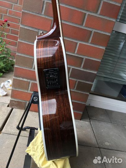 Акустическая гитара 