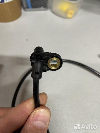 Датчик ABS задний Nissan Patrol Y62