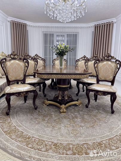 Стол и стулья для кухни. В наличии